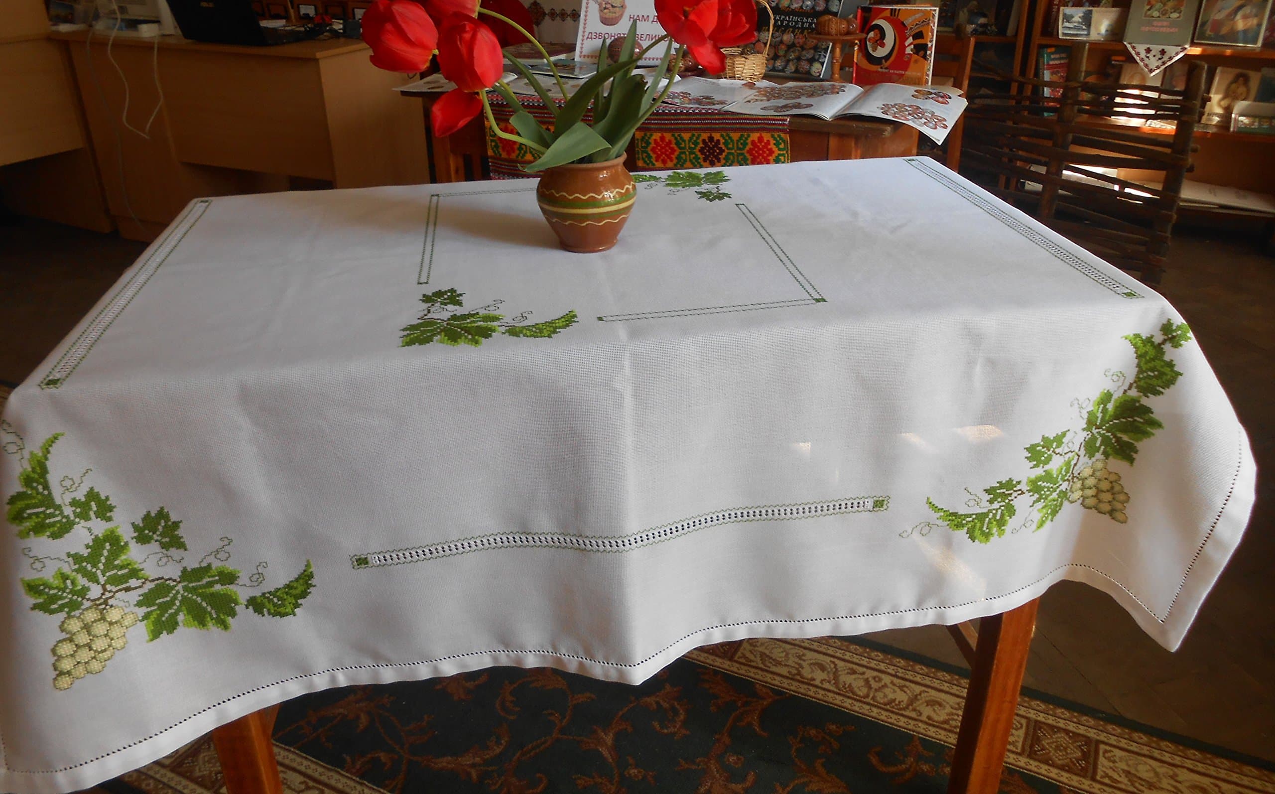 embroidered tablecloth Grapes